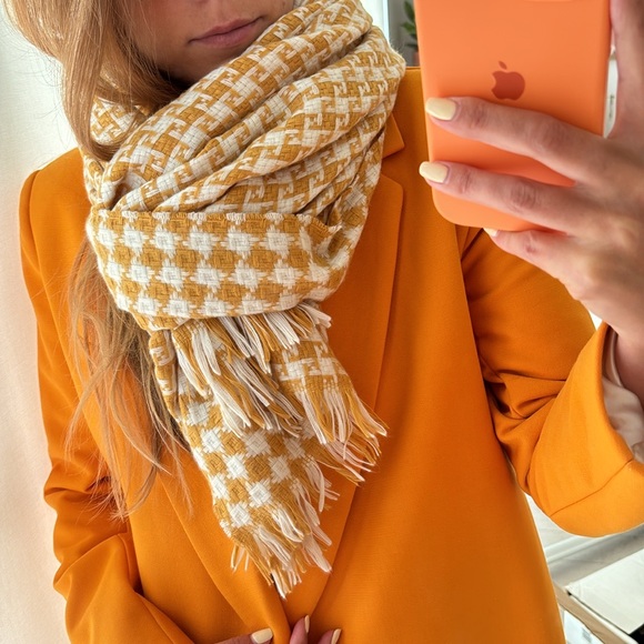 Yellow houndstooth print scarf - Picture 1 of 10